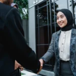 keunggulan arbitrase dibanding persidangan