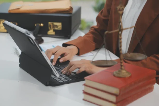 cara advokat menggunakan teknologi