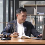 tingkat karir pengacara dari magang hingga partner firma hukum