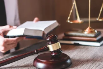 mengingat dan menimbang