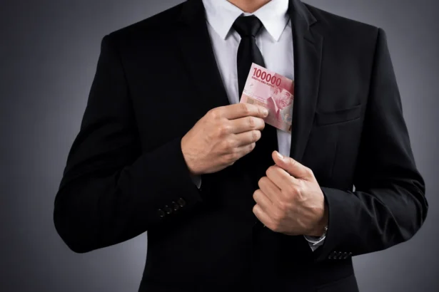 Langkah Hukum untuk Karyawan yang Menggelapkan Uang Perusahaan